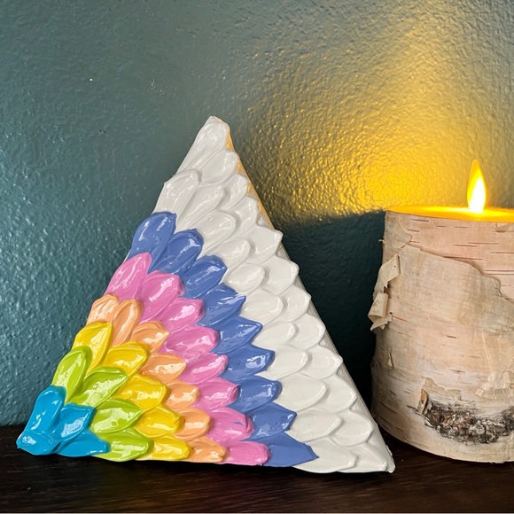 LoVe: Acrylic on Canvas - Picture 2 of 3